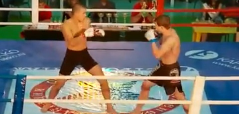 Rolling Kick Takes Fighter By Surprise